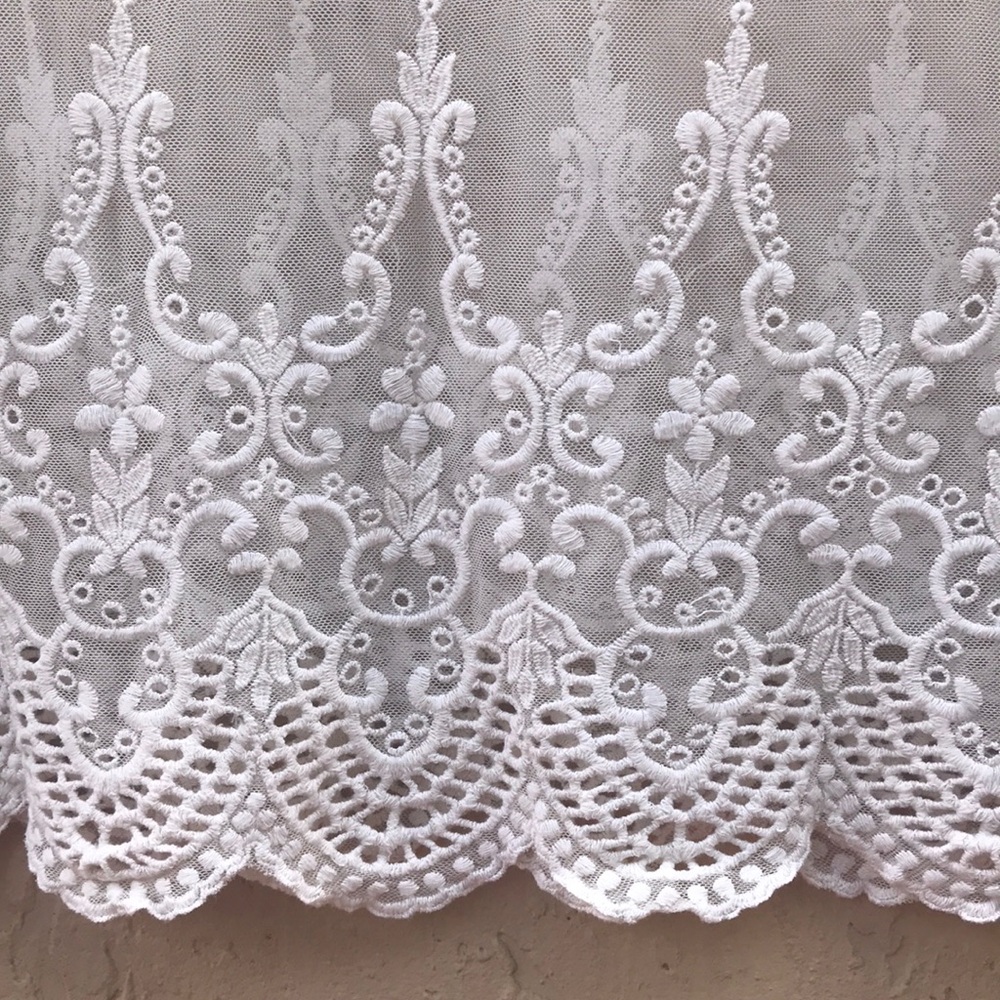 Gorgeous! Forever 21 Sheer Shell Lace Top - Picture 3 of 6